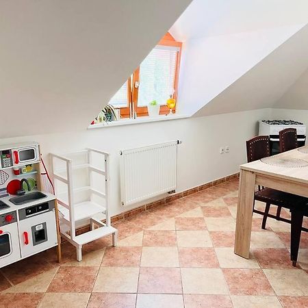 Apartman Se Zahradou 20 Minut Do Centra Prahy Ořech Esterno foto