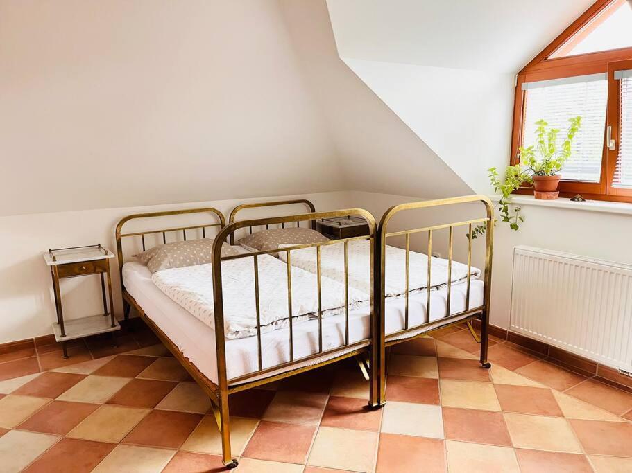 Apartman Se Zahradou 20 Minut Do Centra Prahy Ořech Esterno foto