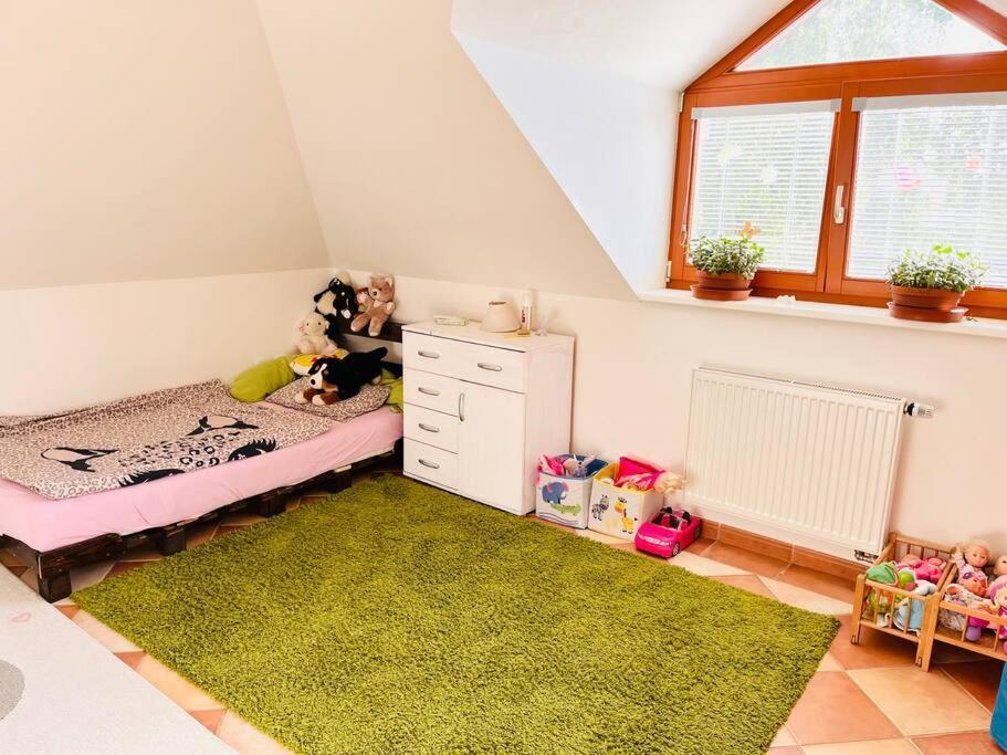 Apartman Se Zahradou 20 Minut Do Centra Prahy Ořech Esterno foto