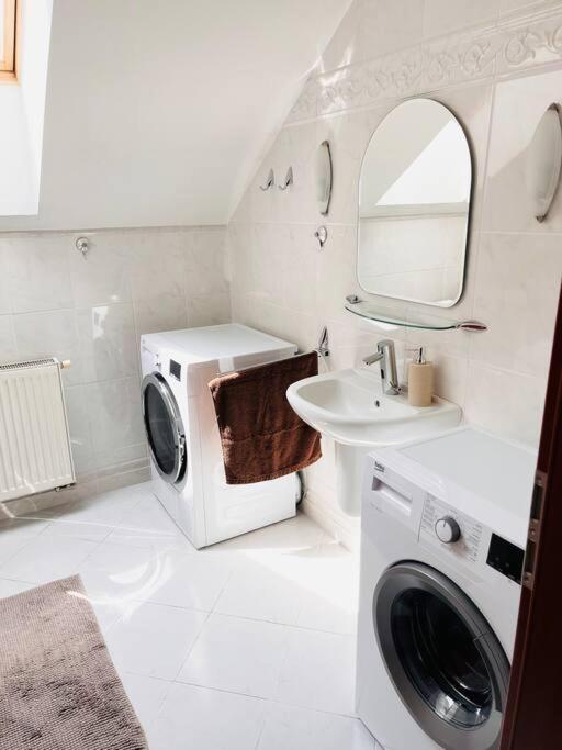 Apartman Se Zahradou 20 Minut Do Centra Prahy Ořech Esterno foto