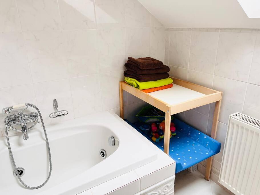 Apartman Se Zahradou 20 Minut Do Centra Prahy Ořech Esterno foto